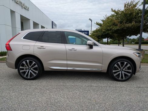 Certified 2023 Volvo XC60 B5 Ultimate w/ Climate Package AWD/4WD image 3