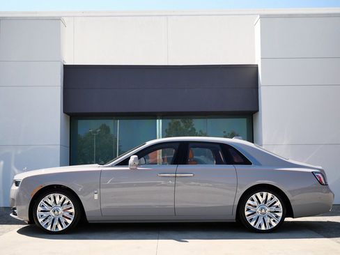 New 2025 Rolls-Royce Ghost image 3