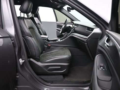 Used 2023 Jeep Grand Cherokee L Laredo AWD/4WD image 20