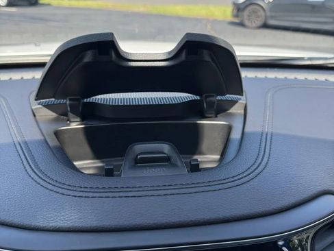 Used 2019 Jeep Cherokee Limited image 25