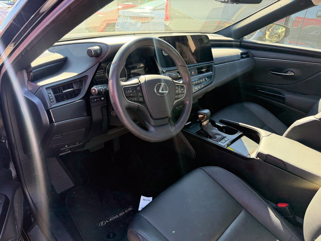 Used 2025 Lexus ES 300h w/ Premium Package FWD image 3