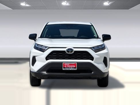 Used 2024 Toyota RAV4 LE AWD/4WD image 5