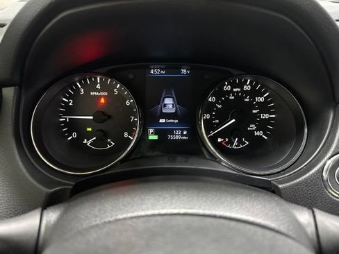 Used 2020 Nissan Rogue SV w/ Premium Package AWD/4WD image 18