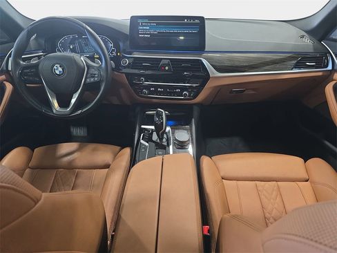 Used 2023 BMW 530e w/ Premium Package image 10