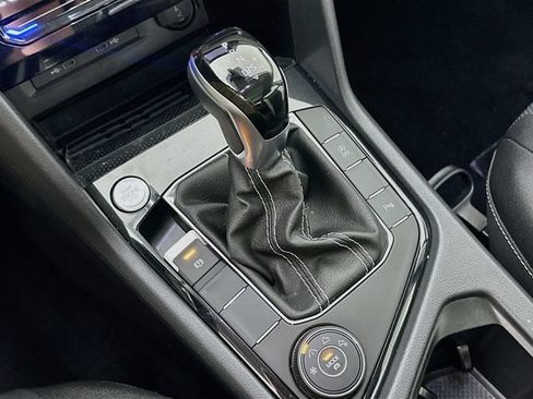 Certified 2025 Volkswagen Taos SEL AWD/4WD image 18