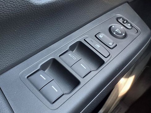 Used 2026 Honda CR-V LX image 9