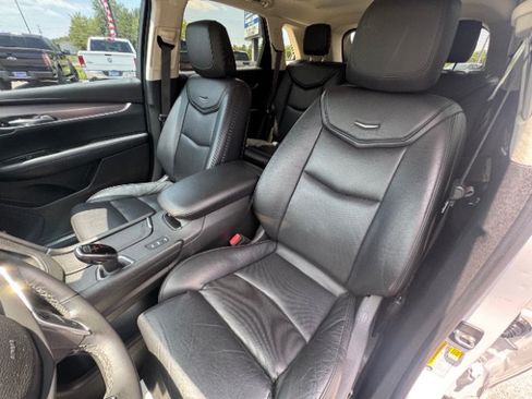 Used 2017 Cadillac XT5 Luxury w/ Driver Awareness Package AWD/4WD image 9