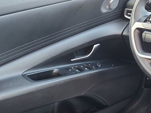 Used 2024 Hyundai Elantra SEL image 12