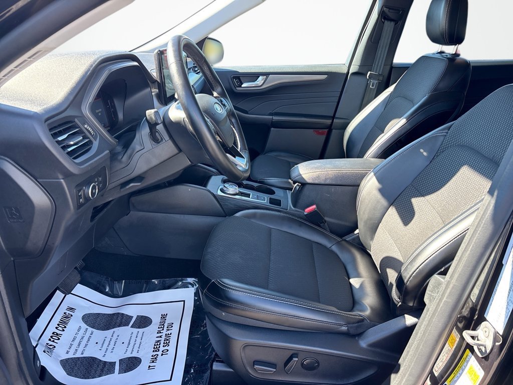 Used 2025 Ford Escape SE FWD image 24