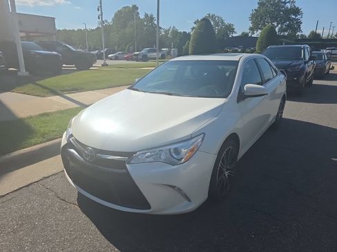 Used 2016 Toyota Camry SE FWD image 5