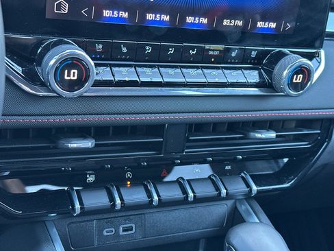 Used 2026 Chevrolet Colorado Z71 w/ Technology Package AWD/4WD image 19