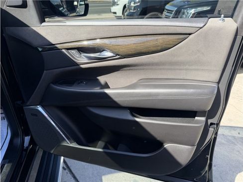 Used 2016 Cadillac Escalade Platinum AWD/4WD image 36