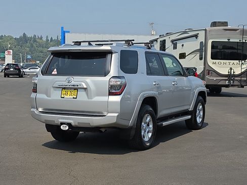 Used 2016 Toyota 4Runner SR5 AWD/4WD image 5