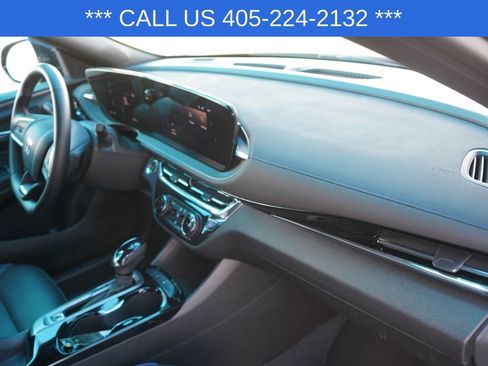 Used 2025 Buick Envista Sport Touring image 23