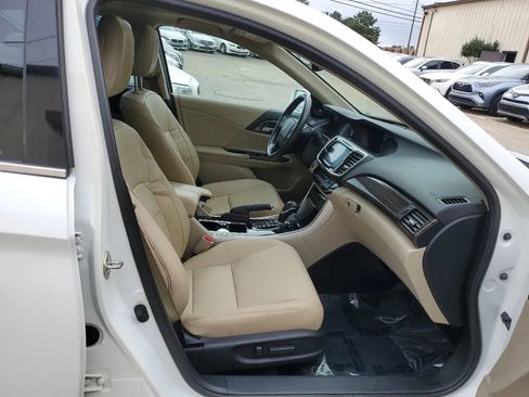 Used 2017 Honda Accord Touring image 14