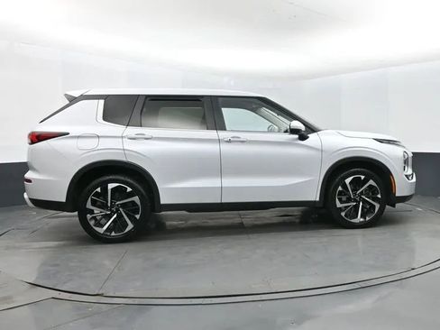 Used 2024 Mitsubishi Outlander FWD image 4