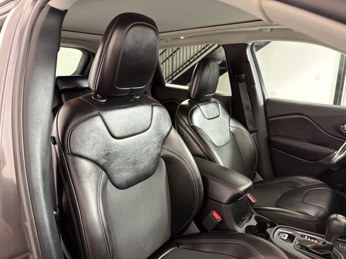 Used 2019 Jeep Cherokee Latitude Plus w/ Comfort/Convenience Group AWD/4WD image 26