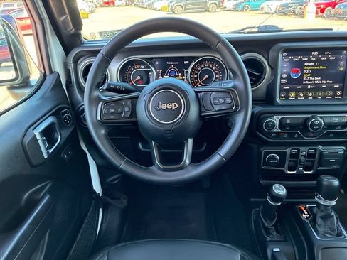 Used 2022 Jeep Gladiator Sport AWD/4WD image 15