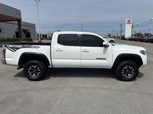 Certified 2022 Toyota Tacoma TRD Off-Road AWD/4WD image 4