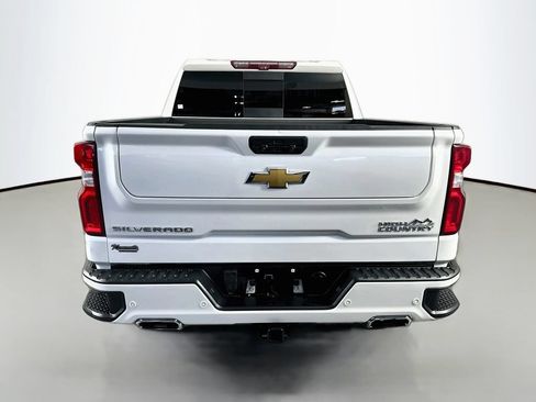 Used 2022 Chevrolet Silverado 1500 High Country w/ Technology Package AWD/4WD image 6