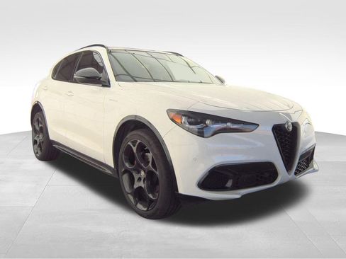 Used 2024 Alfa Romeo Stelvio Veloce AWD/4WD image 18