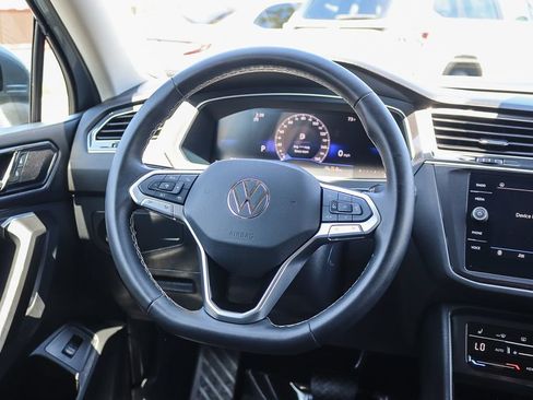 Used 2024 Volkswagen Tiguan SE FWD image 17