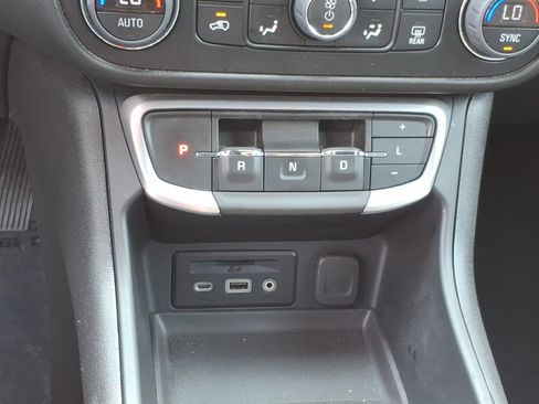 Used 2024 GMC Terrain SLT FWD image 19