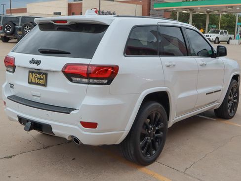 Used 2022 Jeep Grand Cherokee Laredo X AWD/4WD image 5