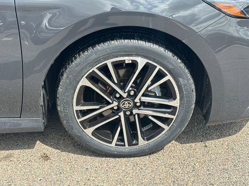 Used 2025 Toyota Camry XLE AWD/4WD image 39