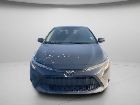 Used 2021 Toyota Corolla LE image 3