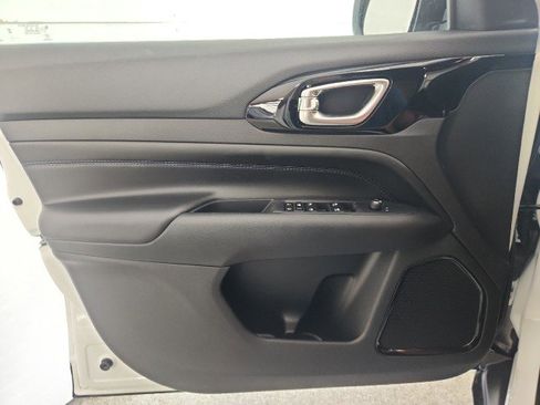 New 2025 Jeep Compass Latitude w/ Altitude Special Edition image 14