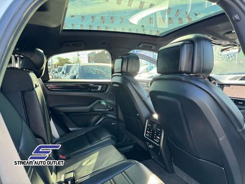 Used 2023 Porsche Cayenne Platinum Edition image 39