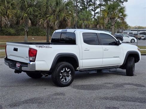 Used 2017 Toyota Tacoma TRD Off-Road image 5