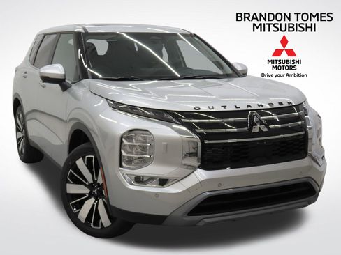 New 2026 Mitsubishi Outlander SE image 1