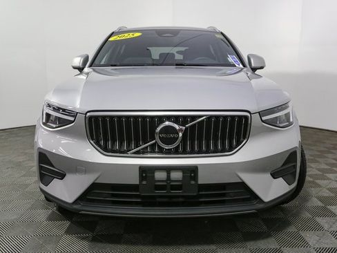 Used 2025 Volvo XC40 B5 Core image 4