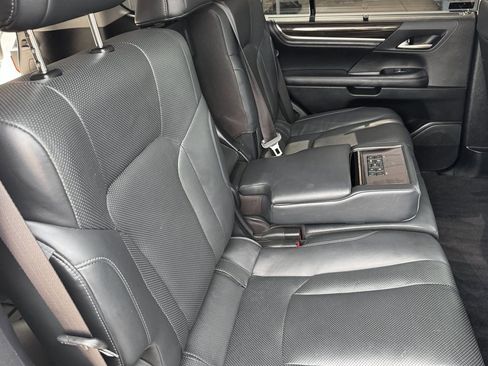 Used 2018 Lexus LX 570 4WD image 31