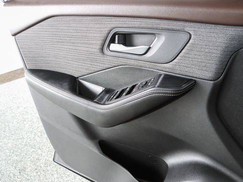 Used 2023 Nissan Rogue SV FWD image 21