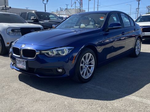 Used 2018 BMW 320i xDrive Sedan image 2
