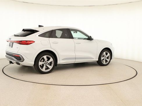 Certified 2025 Audi Q5 Prestige w/ 20" Wheel Package image 7