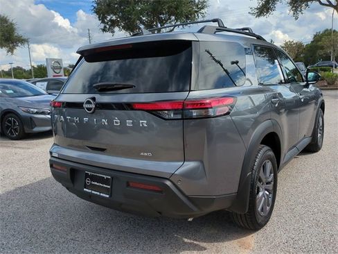 Certified 2025 Nissan Pathfinder SV image 5