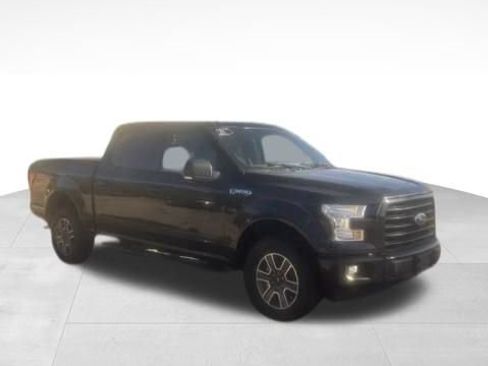 Used 2017 Ford F150 XLT w/ Equipment Group 302A Luxury AWD/4WD image 9