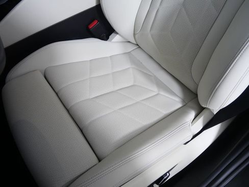 Certified 2024 BMW 540i xDrive w/ Premium Package image 9