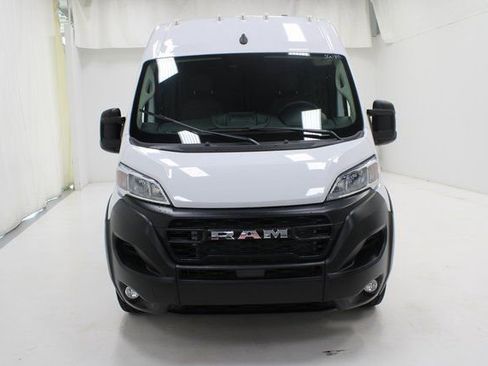 Used 2025 RAM ProMaster 2500 w/ Convenience Group image 23