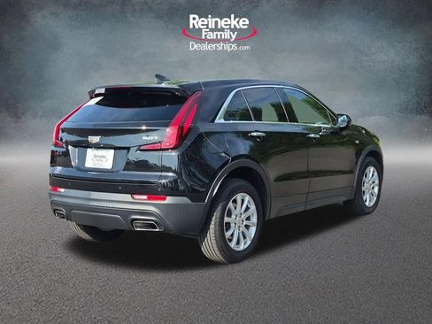 Used 2019 Cadillac XT4 Luxury w/ Cold Weather Package FWD image 5