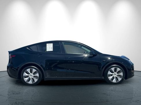 Used 2023 Tesla Model Y Long Range AWD/4WD image 3