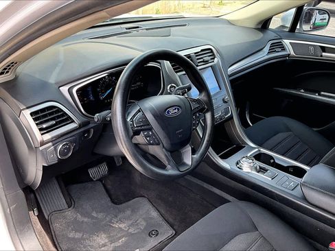 Used 2020 Ford Fusion SE image 18