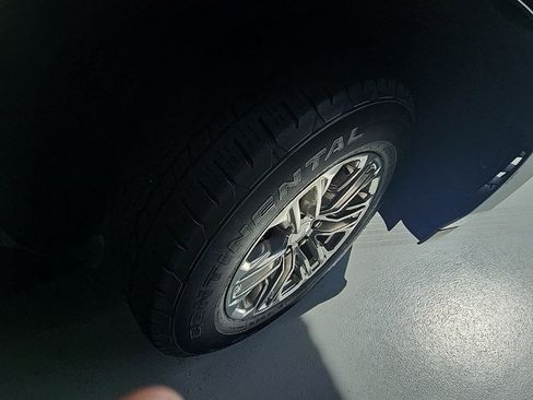 Used 2023 GMC Yukon XL SLT image 30