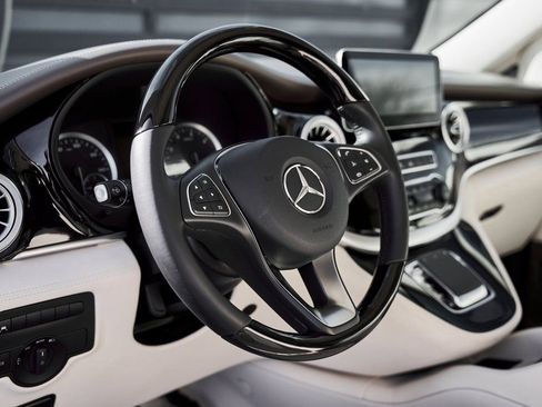 Used 2021 Mercedes-Benz Metris Passenger w/ Premium Safety Package image 43