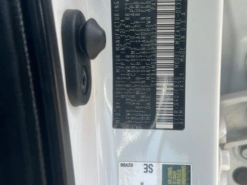 Used 2025 Toyota Corolla LE FWD image 38