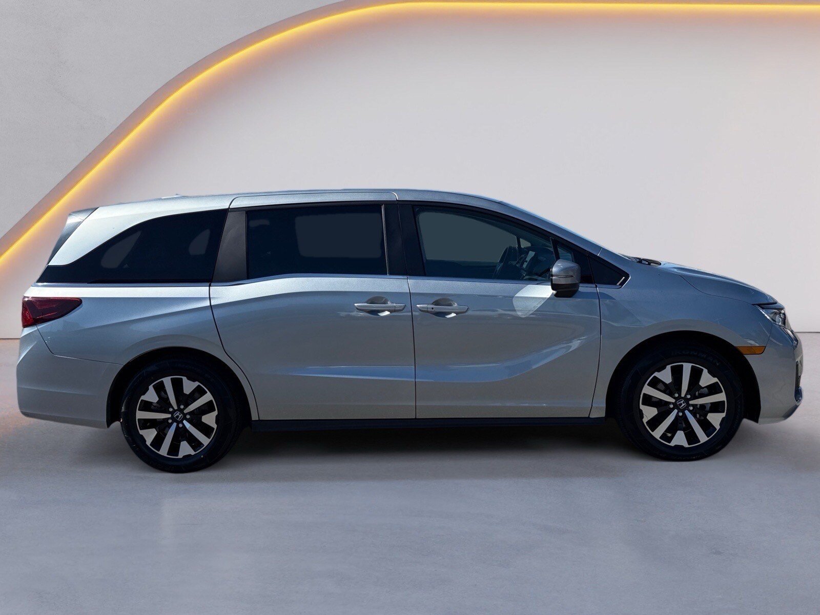 Used 2025 Honda Odyssey EX-L image 2